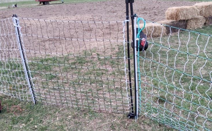 pulwell fiberglass post for poultry fence1